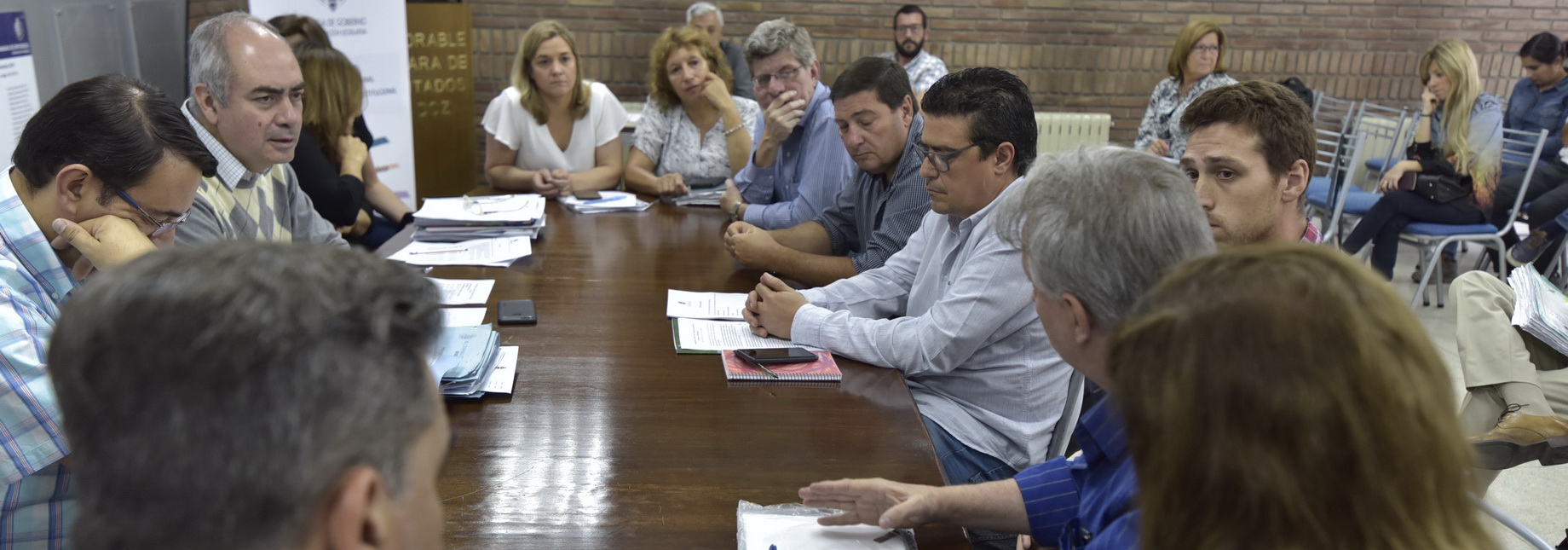 Resultado de imagen para comisiÃ³n de LegislaciÃ³n y Asuntos Constitucionales (LAC), que preside Jorge AlbarracÃ­n (UCR) analizaron el proyecto de Ley de creaciÃ³n del Colegio de Ingenieros AgrÃ³nomos de la Provincia de Mendoza, que es impulsado por Marcelo Aparicio (UC).