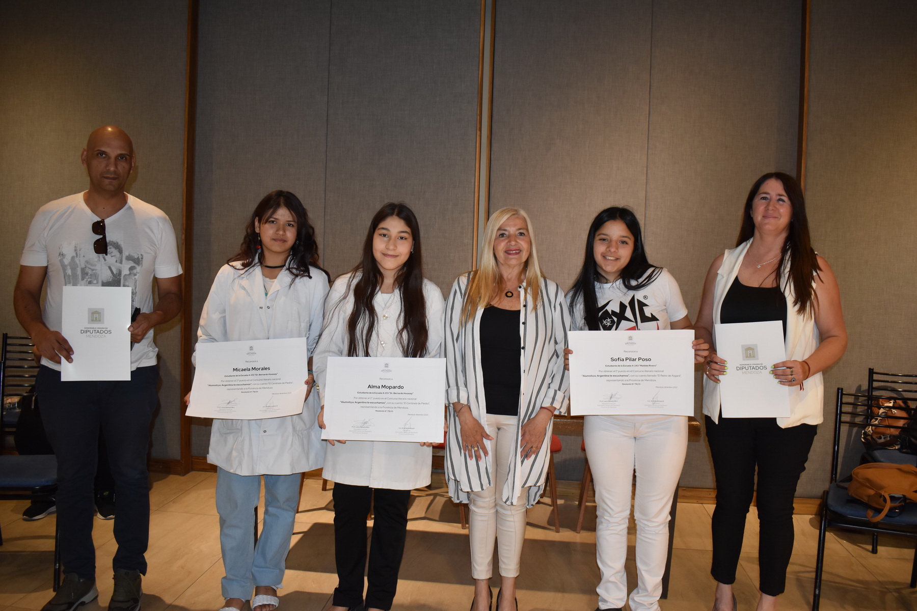 Reconocimiento a las alumnas mendocinas que ganaron el concurso nacional de escritura “Alumnit@s: Argentina te Escuchamos”