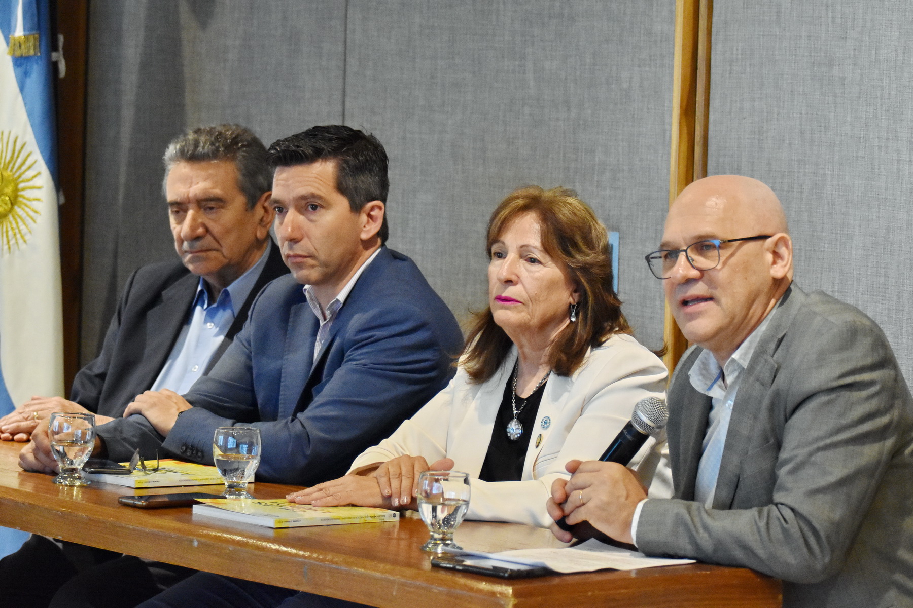 Presentaron  el libro «Calles a medida. Una práctica de urbanismo urbano en Mendoza» realizado por las Universidades de Cataluña y Nacional de Cuyo